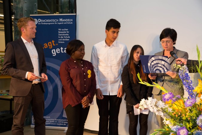  Projekt "Macht die Turnhalle für die Flüchtlinge aus der St. Paulikirche auf!" der Stadtteilschule am Hafen, Hamburg